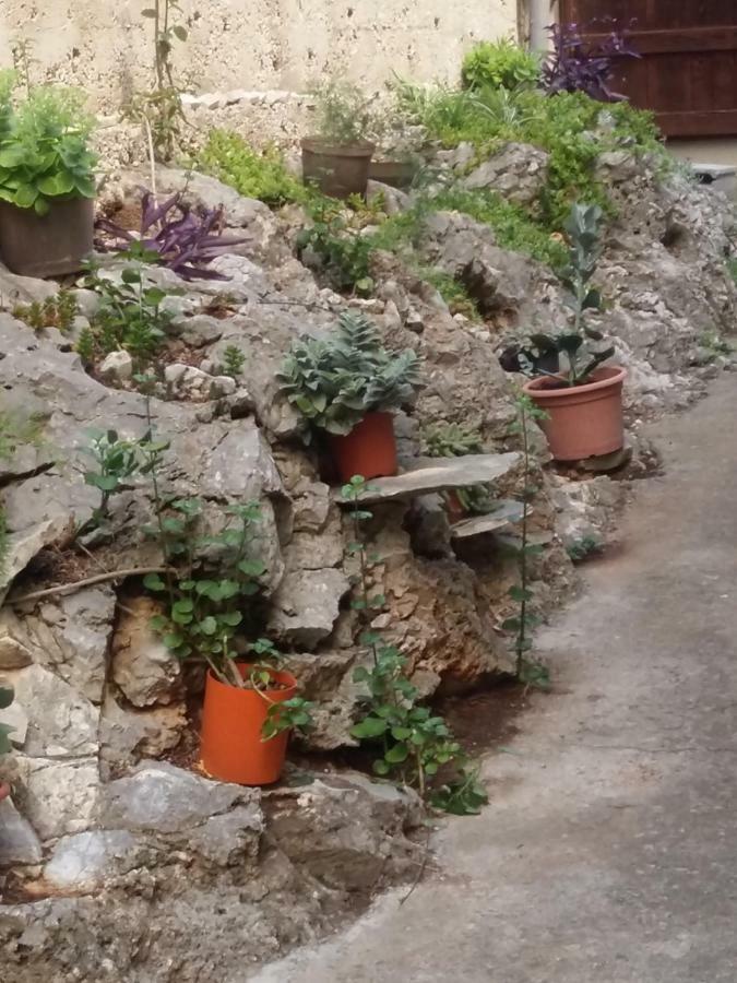 Manda Ljubetic Lägenhet Sutivan Exteriör bild